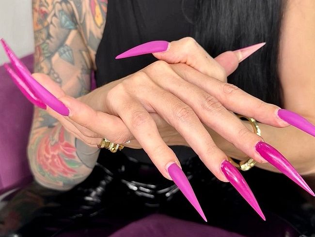 Download: juliadomaina - Lila Farbe Lange Nägel, scharfe Stilettos, Handflächen, lange Finger und Hände Anbetung, schwarzes PVC auf mir