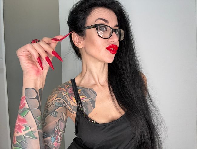 Download: juliadomaina - Fingerschnippen, lange Finger mit ROTER matter Farbe. Lange Nägel, Handflächen und Finger lutschen