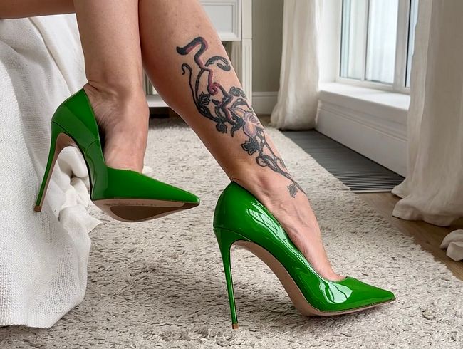 Download: juliadomaina - Grüne klassische Stiletto High Heels, 12 cm Absätze an mir und grünes transparentes Kleid