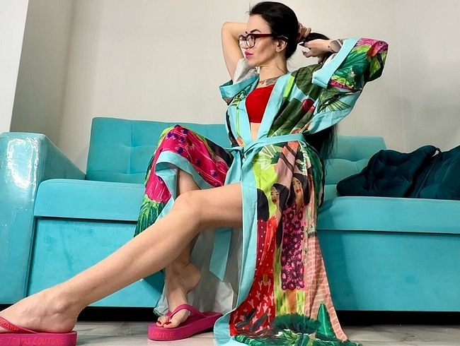 Download: juliadomaina - Dessous und ein Morgenmantel aus Seidensatin an mir