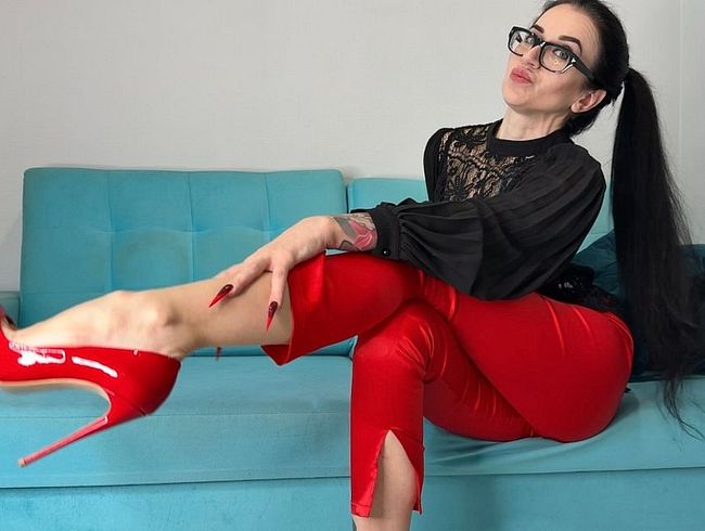 Download: juliadomaina - Meine neuen roten Stiletto-High Heels, 12 cm hohe Absätze, und meine Satinhöschen baumeln auch noch.