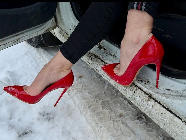 Download: juliadomaina - Meine neuen roten Stiletto-High Heels, 12 cm hohe Absätze im Schnee