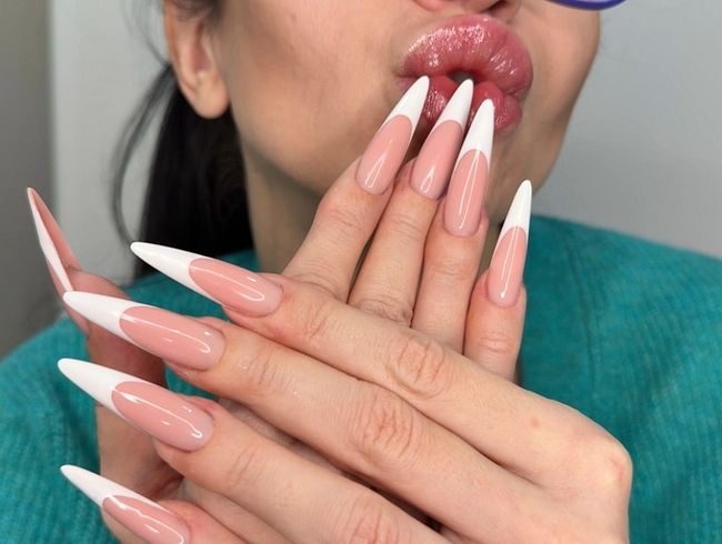 Download: juliadomaina - Fingerschnippen und -saugen, heiße französische Maniküre, lange Nägel, scharfe Krallen