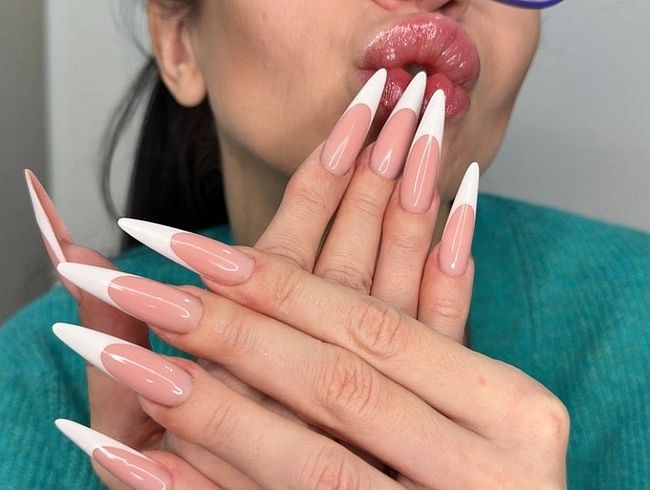 Download: juliadomaina - Fingerschnippen und -saugen, heiße französische Maniküre, lange Nägel, scharfe Krallen