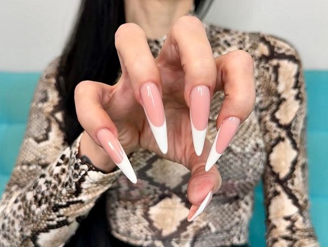 Download: juliadomaina - Französische Maniküre, lange Nägel, scharfe Krallen, lange Finger und Handverehrung