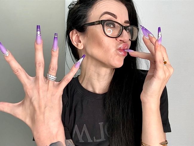 Download: juliadomaina - Fingerschnippen und -lutschen, lange Nägel und lange Finger