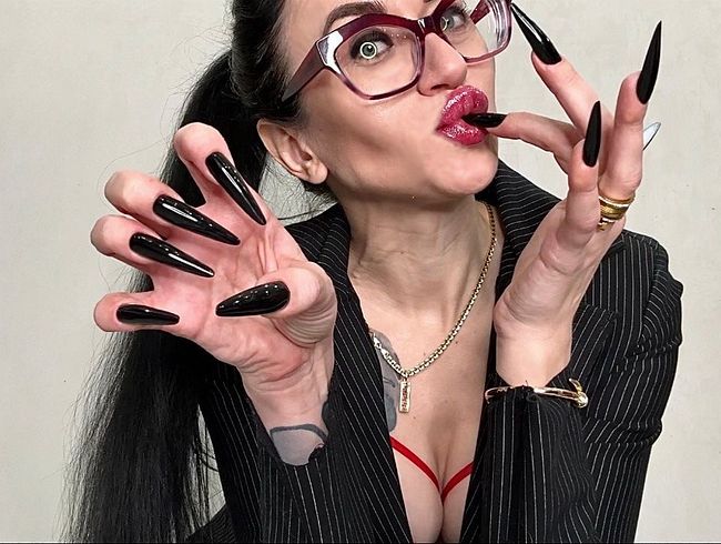 Download: juliadomaina - Lange schwarze Fingernägel, scharfe Krallen, langes Fingerlutschen und Handverehrung