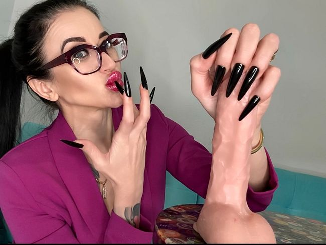 Download: juliadomaina - Lange schwarze Nägel, Fingerlutschen und heiße Handjobs