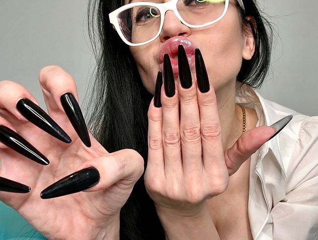 Download: juliadomaina - Lange schwarze Fingernägel und ein heißes Outfit mit Dessous, schwarzen Strümpfen, Bleistiftrock und weißer Bluse
