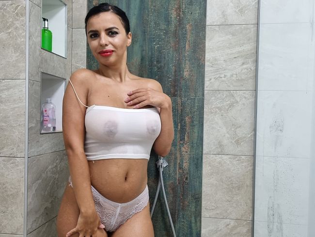 Download: juliahayesORIGINAL - spielen in der Dusche