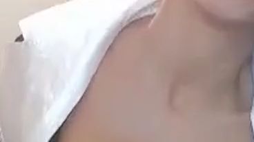 Download: juliahayesORIGINAL - Strippen und spielen in der Nähe der Wand