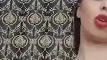 Download: juliahayesORIGINAL - öle meine großen Silikonbrüste ein