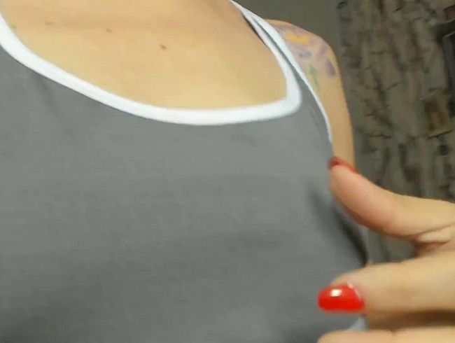 Download: laraxangel - Das Lecken meines Tangas kommt zum Vorschein, mein Natursekt macht mich geil