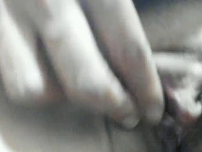 Download: laraxangel - sehr nackte Muschi ganz nah an der Kamera bittet darum, so geil gefickt zu werden