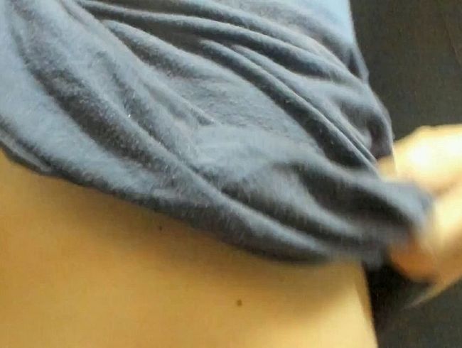 Download: laraxangel - spiele mit meinen kleinen Titten ganz nah an der Kamera, meine Brustwarzen sind sehr hart
