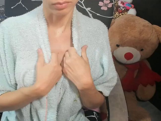 Download: laraxangel - zum ersten Mal Öl auf meine neuen Titten schau wie geil ich bin
