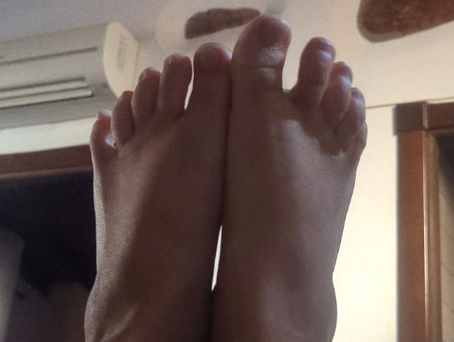 Download: lionscagefantasy - „GeilerBock verwöhnt meine Füße – für alle, die auf Zehen stehen!“