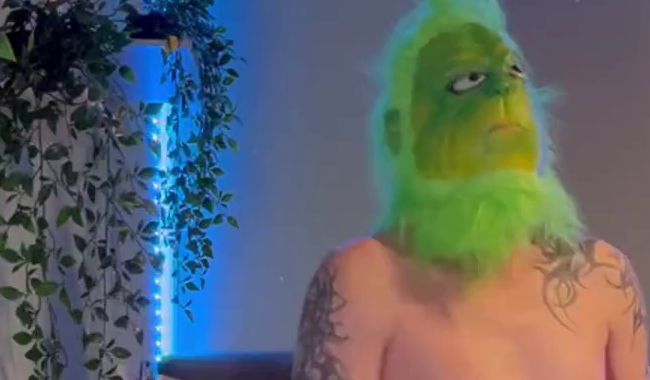 Download: lisanimmersatt69 - schön geil doggy gefickt mit dem grinch............