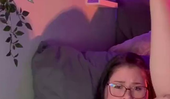 Download: lisanimmersatt69 - ich hab einen neuen dildo zum spielen bekommen