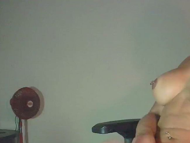 Download: lithbettgoddess - SCHAU, WIE DIESES DICKE, GROSSKÖPFIGE MÄDCHEN AUFWACHT