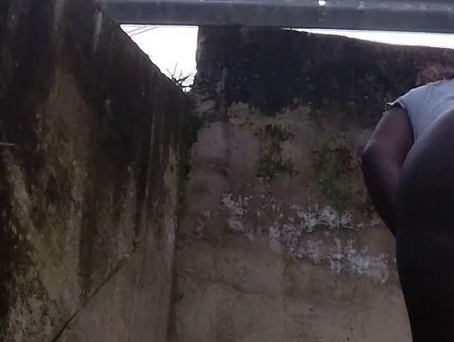 Download: lizzybrownss - Harnnotfall auf der Straße, starker Harndrangmmmmmm