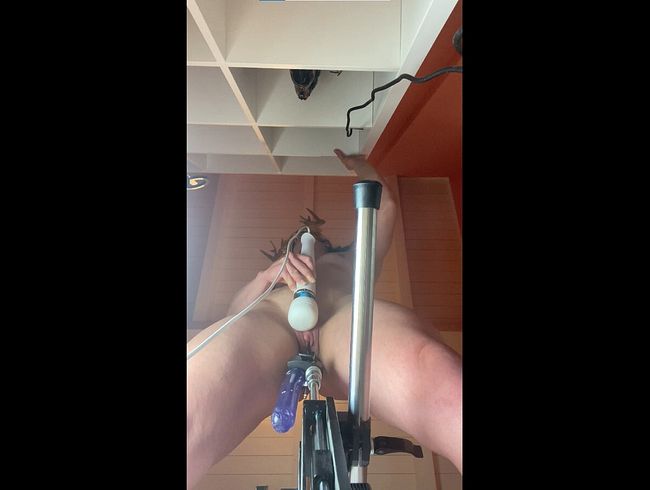 Download: lola-carrera - Lola lässt sich im Stehen von der Fickmaschine durchnehmen