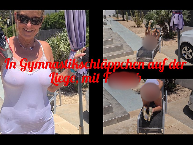 Download: lynli - In Gymnastikschläppchen auf der Liege, mit Footjob