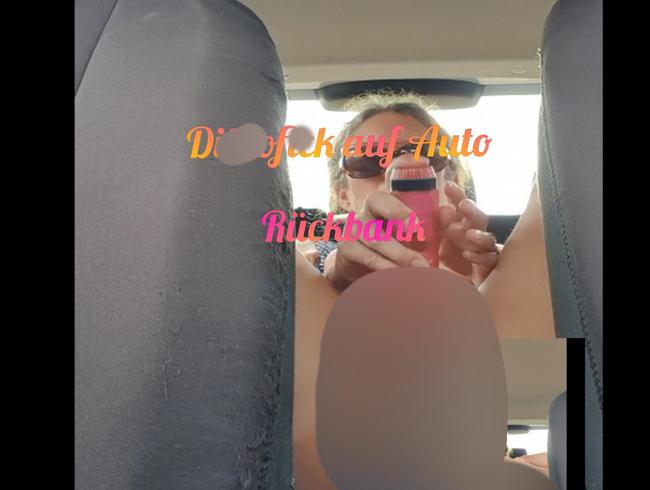 Download: lynli - Dildofick auf Auto Rückbank