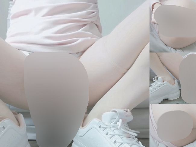 Download: m3m7 - Sissy Femboy in pinken Strümpfen fickt sich mit einem Riesendildo und pisst danach den Boden voll!