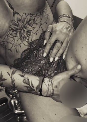 Download: makeover_hot - Geiler Fick…Muschi in der 69 bearbeitet bis zum spritzen…