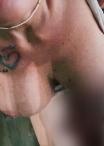 Download: makeover_hot - Er hat sich vor mir einen runtergeholt und alles auf meine Titten gespritzt…