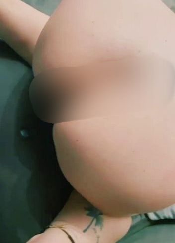 Download: makeover_hot - Geleckt und gefickt auf dem Sessel…