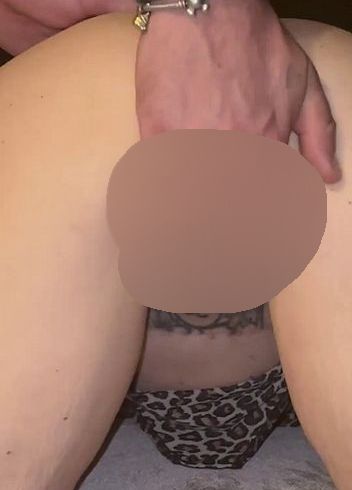 Download: makeover_hot - Doggy gefickt auf dem Boden…