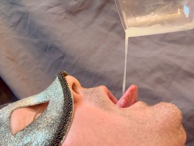 Download: maximum_s_undressed - Schwanz in Weinglas abmelken und mein eigenes Sperma trinken - die eigene Sahne schlucken