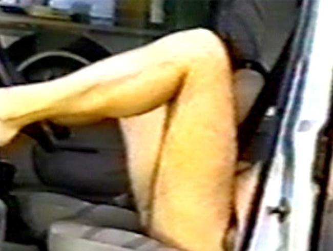 Download: maximum_s_undressed - Sex Inspektion - heimlich in der Werkstatt im Kundenauto abgespritzt