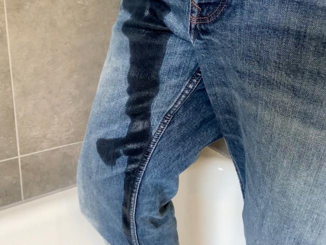 Download: maximum_s_undressed - Jeans Piss 1 - nasser geht  nicht - in die Jeans Pissen, heiss abspritzen - die Highlights ganz kurz