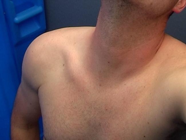 Download: maximum_s_undressed - Preview kurz: D*xi Wixi - splitternackt wichsen und abspritzen in der Toilettenkabine beim Zelt Camp