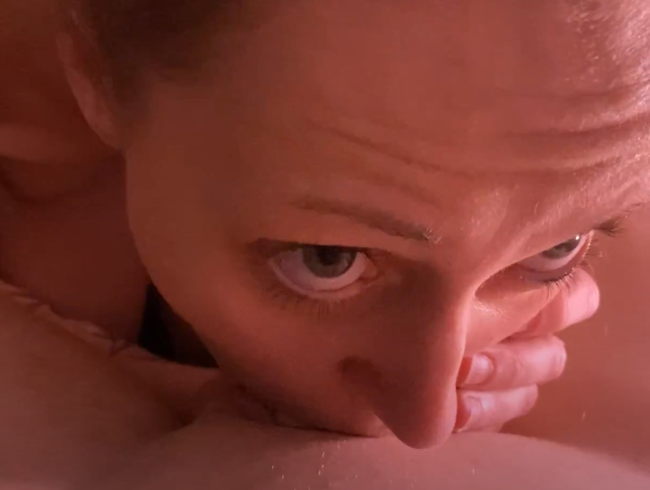 Download: mel_chris - Mel beim Blowjob, Handjob / Deepthroat und Cum in Mouth