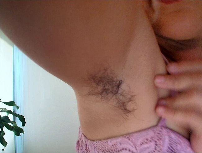 Download: miabush - Schweißtreibendes Workout, behaarte Achselhöhlen, Brustverehrung.