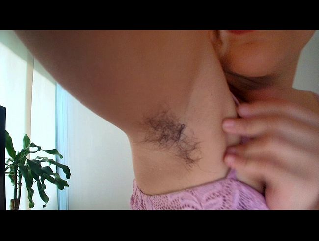 Download: miabush - Schweißtreibendes Workout, behaarte Achselhöhlen, Brustverehrung.