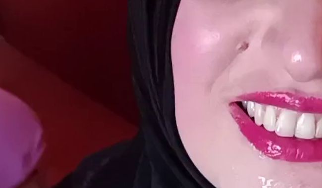 Download: mikberg - Meine heiße muslimische Freundin in Hidsch?b steht auf Sex und mit Sperma bespritzt zu werden.