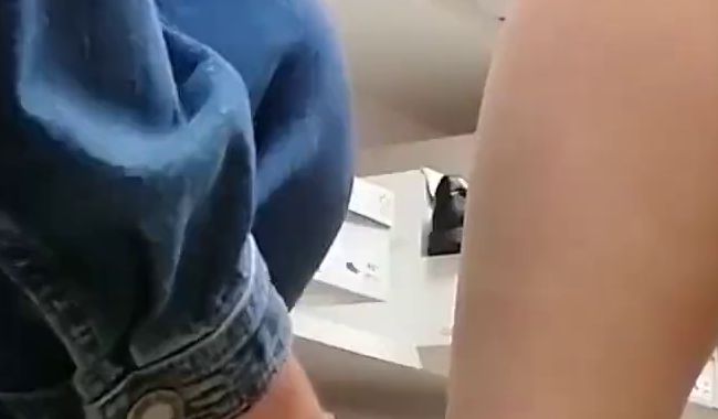 Download: mikberg - Ich helfe gerne beim Kauf neuer Schuhen