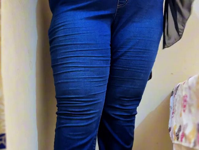 Download: milfhotmom - PAWG, schüchterne 18-jährige junge Angestellte masturbiert im Büro, wenn der Chef am nächsten Schreibtisch ist, Jeans und Uniform, saudisches Mädchen