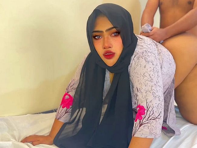 Download: milfhotmom - Stiefmutter wird vom besten Freund ihres Sohnes hart in den Analbereich gefickt