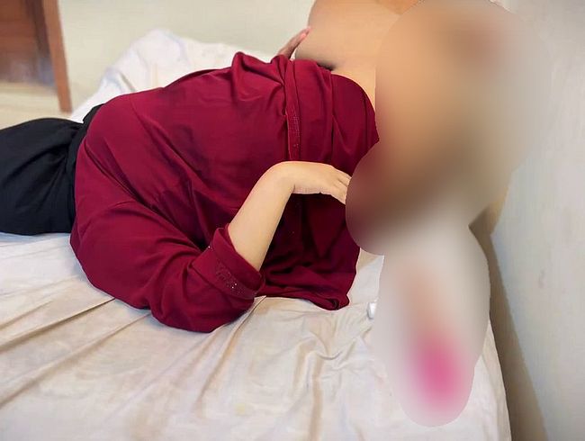 Download: milfhotmom - Enge Muschi, muslimisches arabisches schönes Collage-Mädchen will ihre jungfräuliche Muschi von einem Fremden zerstören