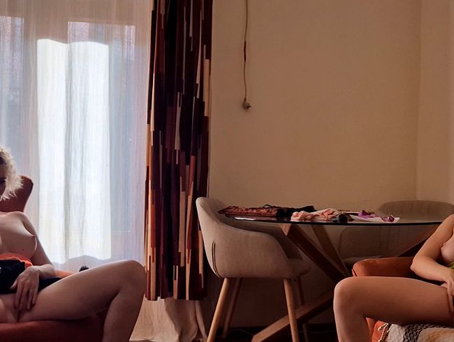 Download: mycandyalice - Ich verführe meine schüchterne Nachbarin mit meiner feuchten Muschi und meinen großen Titten. Gegenseitiger Orgasmus-Teaser, Stiefschwestern kommen heftig