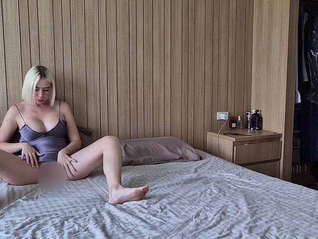 Download: mycandyalice - Ich habe meine nuttige Stiefschwester dabei erwischt, wie sie ihre Muschi rieb – am Ende kamen wir beide