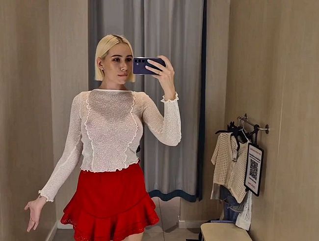 Download: mycandyalice - Blondine mit dickem Hintern ohne Höschen in einem öffentlichen Geschäft 