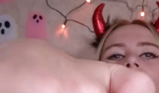 Download: mycandyalice - Schlampe mit dicken Titten – Bettelt Daddy an, meine enge, feuchte Muschi mit Sperma zu füllen