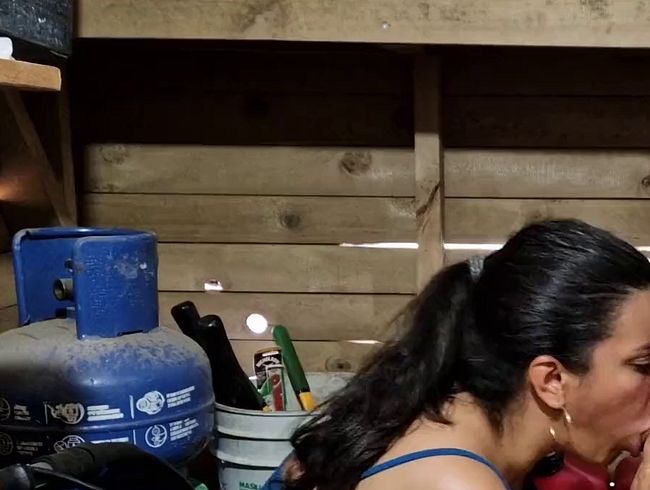 Download: nasty_couplex - Gefesselt im Geräteschuppen! Blowjob mit Cumshot